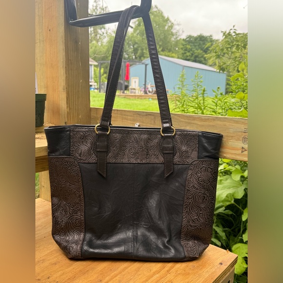 Giani Bernini 2 Tone Leather Shoulder Tote - Picture 8 of 9